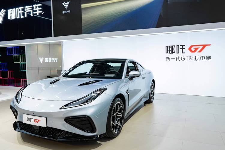 佛山226哪吒汽车在智能汽车领域的表现，领途汽车在新能源汽车市场中的影响力